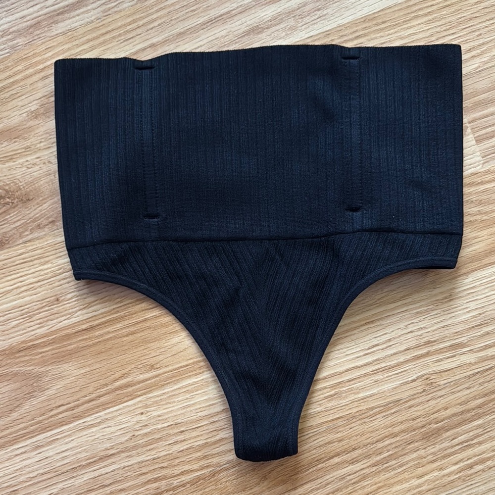 High waisted Shape wear (never worn) - size M